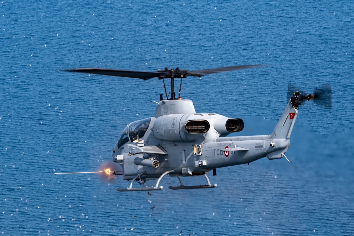 Επιθετικά ελικόπτερα AH-1W Super Cobra
